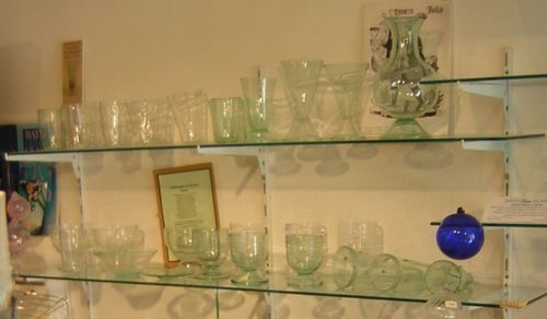 Display ofreproduction Chiddingfold Glass