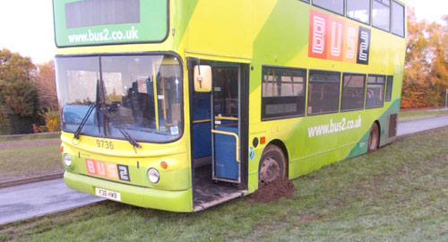 Buss on edge of road