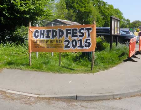 Chiddfest banner  by road