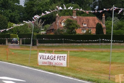 Fete sign on Village green    house at back