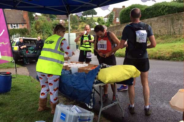 Feed station in race