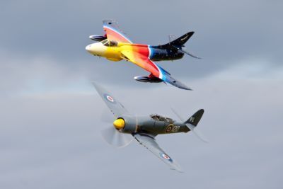2 airoplanes